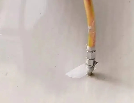 丹棱瓷砖空鼓维修公司专业解答在瓷砖铺贴过程中，如果使用的砂料过粗（如全部使用了粗砂），可能会导致以下问题